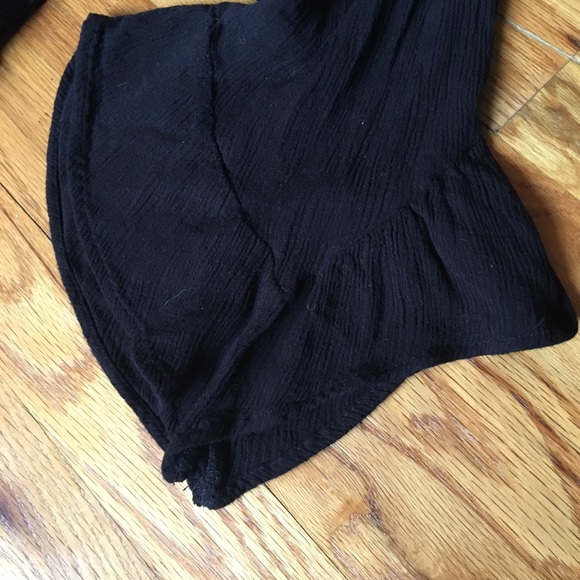 Belle sleeve black button front top 🖤 - Picture 4 of 8